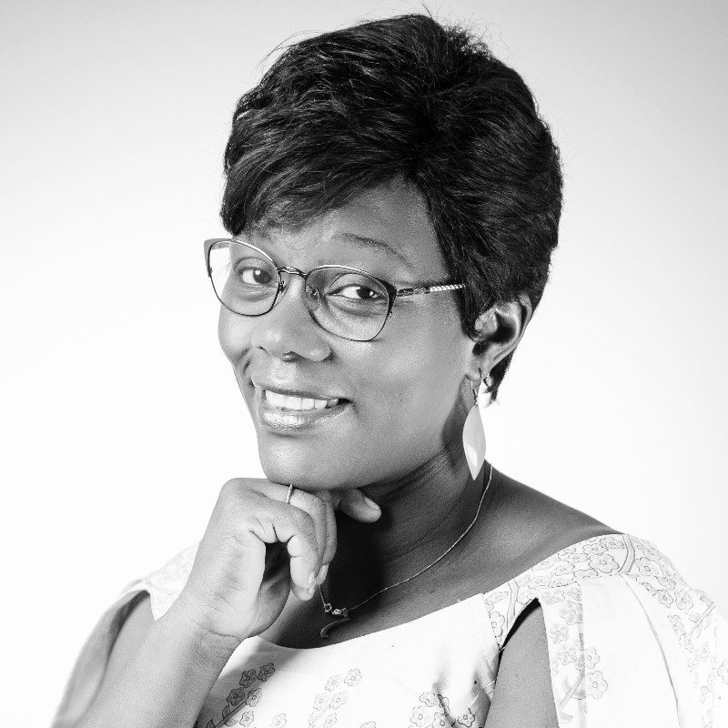  Estelle OBE, présidente de l'association des documentalistes du Gabon. Elle est probablement l'une des meilleures archivistes africaines.