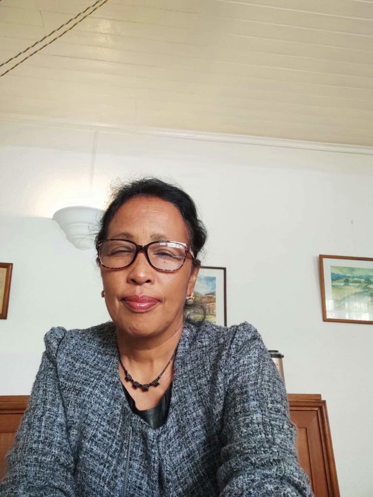 Sylvie Sahondra Andriamihamina Ravoniharoson est la directrice des archives nationales du Madagascar. Elle est l'une des rares femmes à être à la tête des archives nationales 