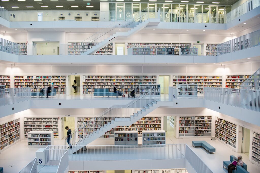 Fidéliser et attirer de nouveaux usagers dans une bibliothèque, architecture de bibliothèque.