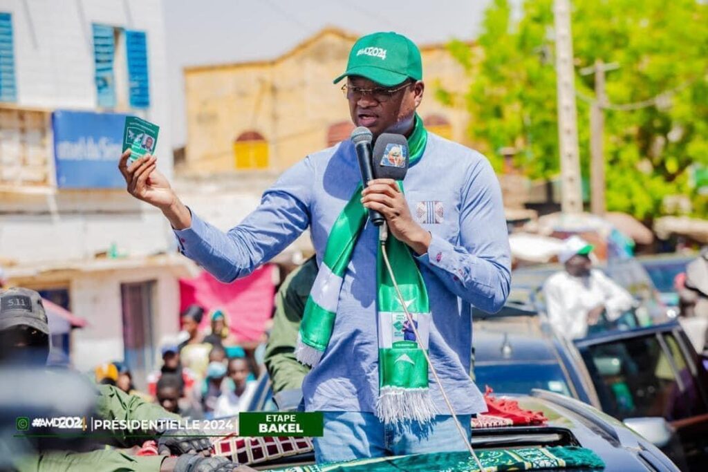 Photo d' Aliou Mamadou Dia candidat à la présidentielle au Sénégal en plein campagne électoral