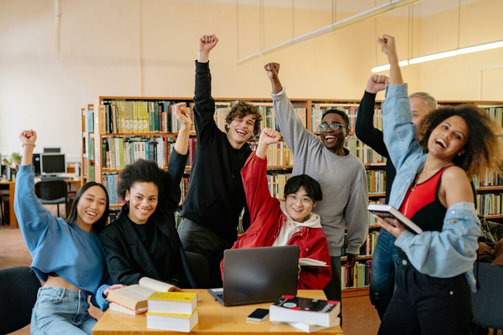 poursuivre les études en archivistique en France, photos d'étudiants