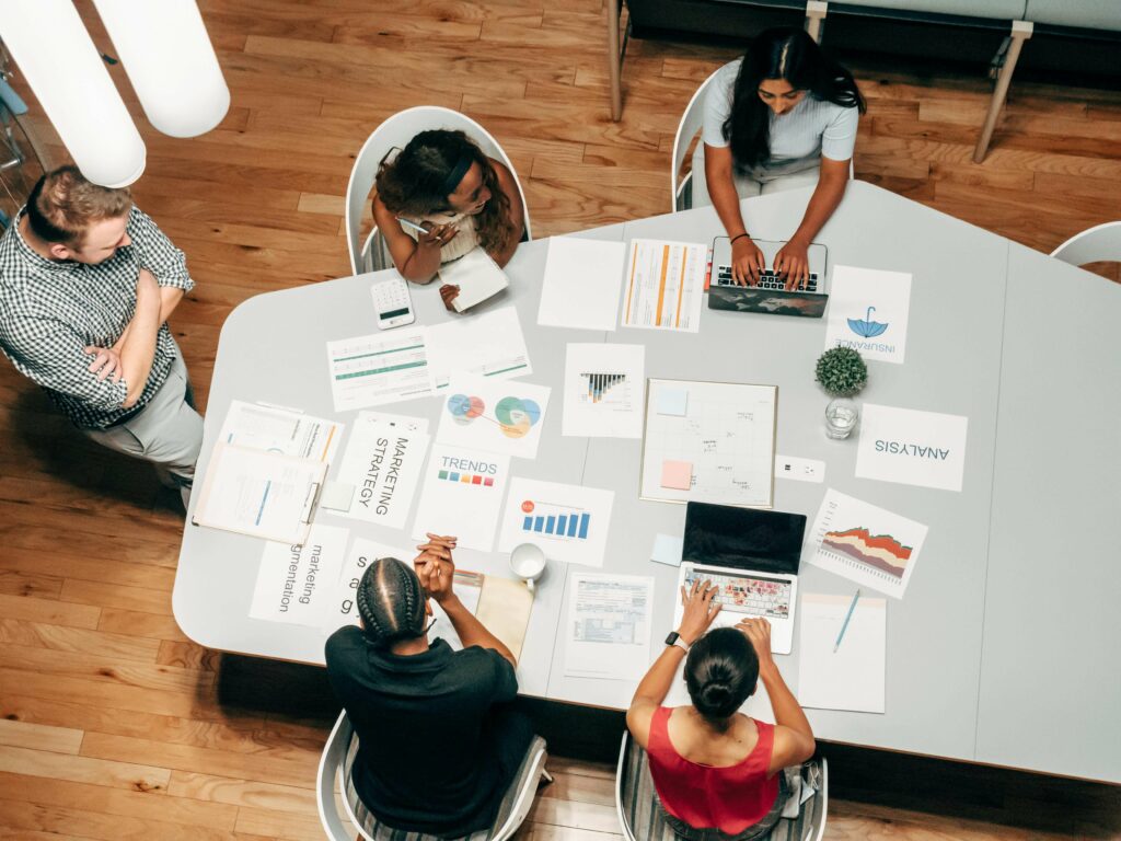 présentation des résultats de veille informationnelle en 2025 avec des outils de datavisualisation