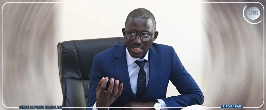Mohamed Lat Sakhewar directeur des archives nationales du Sénégal en train de donner une conférence