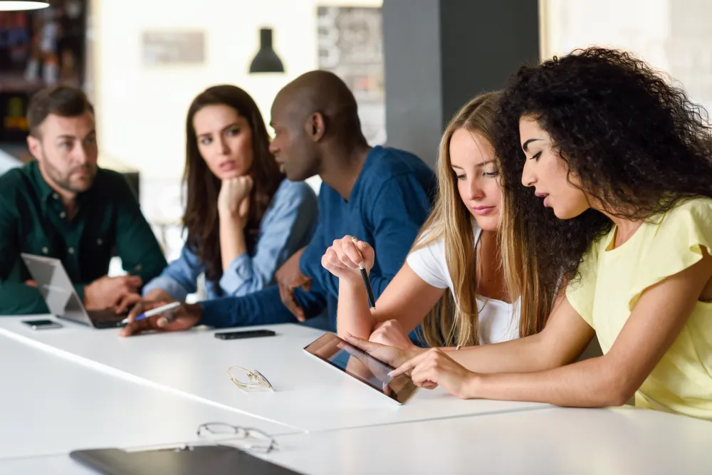 Formation et développement en gouvernance documentaire