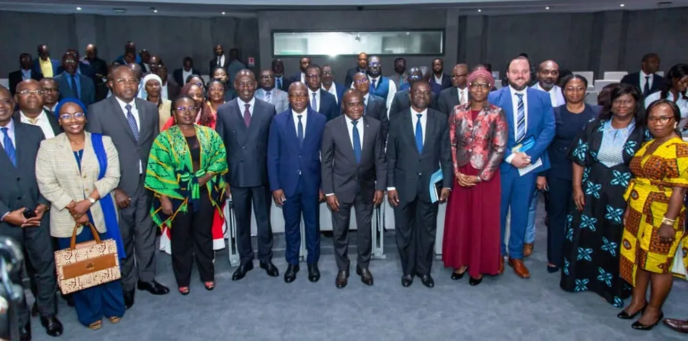 Photo de famille de la cérémonie de lancement du projet de mise en place de la plateforme d’interopérabilité de l’administration en Côte d'Ivoire